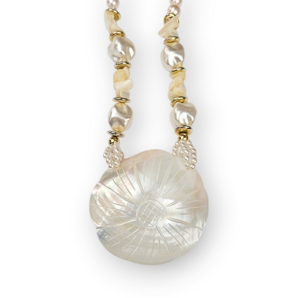 Vintage Carved Shell Flower Necklace Mother Of Pearl Faux Pearl Beads Hawaii 80s